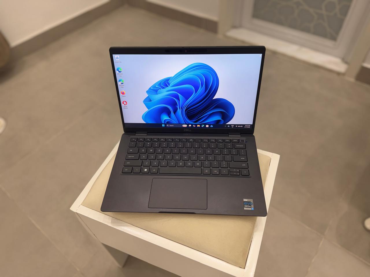 Dell Latitude 7420 14" FHD Laptop Intel EVO vPRO Core i7-1185G7 11th Gen 16GB RAM 512GB NVMe SSD Windows 11 Pro Silver (Certified Used) - Image 3